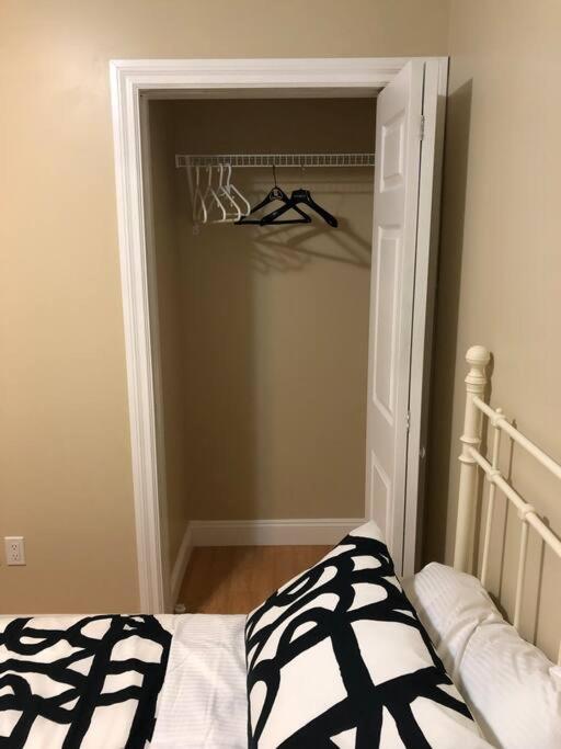 Modern Private Suite Close To Everything Vancouver Esterno foto